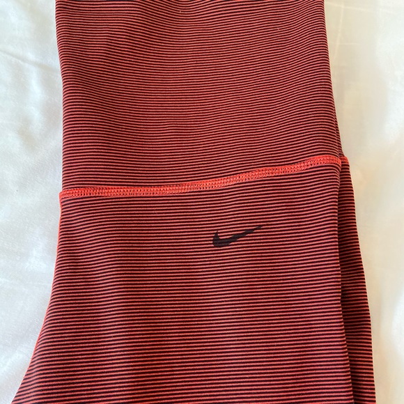 Nike crop workout leggings - Picture 3 of 3